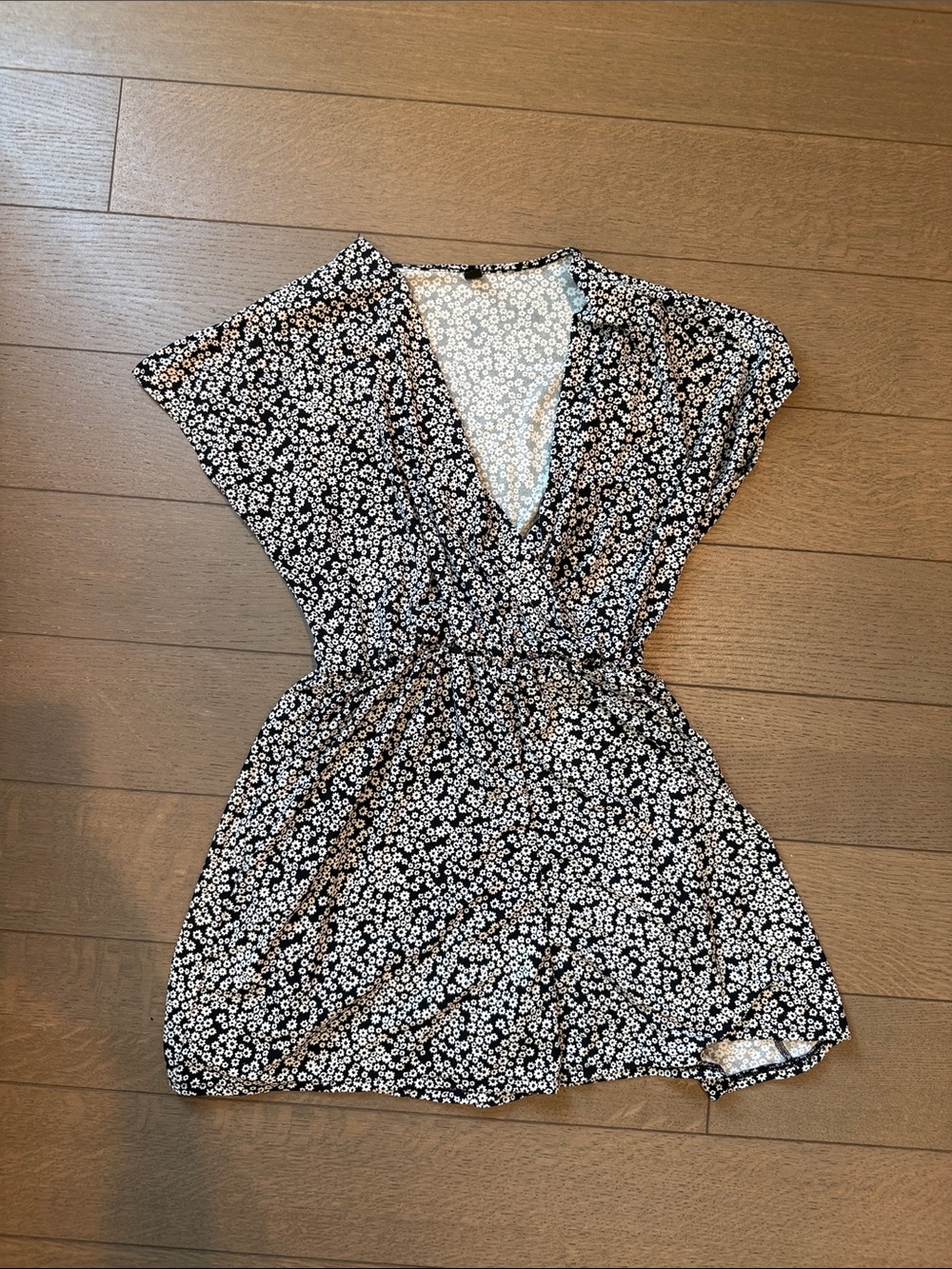 Uniqlo Black Floral Romper with White Daisies